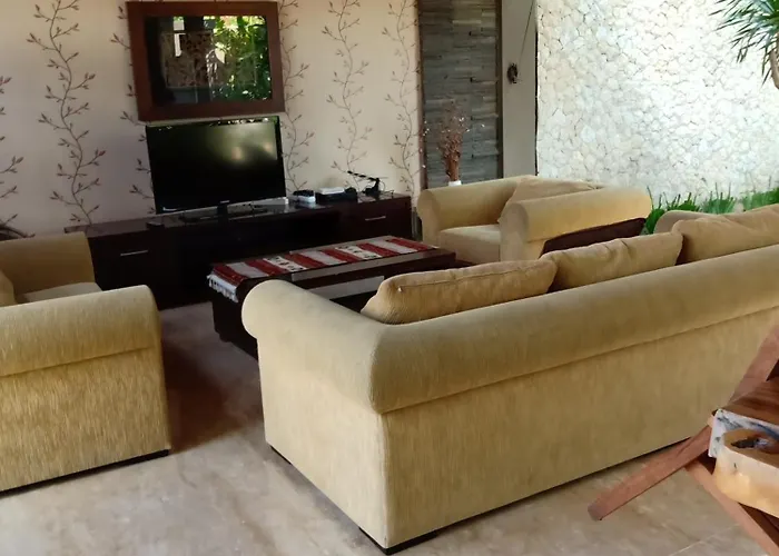 Family 4 Bed Private Pool *